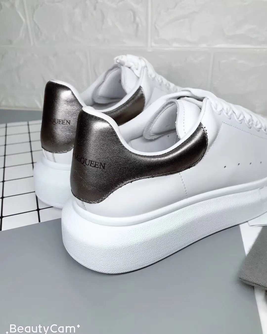 👟👟Ex-factory price 480👟👟 Men's size +10 High-quality upgraded version🔥Real shot of Alexander McQUEEN (McQueen)🎉The highest quality silk cowhide version on the market🎊, imported water-dyed sheepskin inside, counter 1:1 replica, star style T stage catwalk, a must-have for fashionistas , the original high-temperature and ultra-clear air compressor logo on the foot, absolutely counter-matched version, the arc of the back bag is truly genuine 0⃣️ difference, using an exclusive privately molded double-layer vacuum outsole, which is light on the foot and has excellent rebound! Running🏃✈️The first choice item for outdoor sports💅💅Trend and fashion coexist📣 Women’s style: 35-39, Men’s style: 39-44